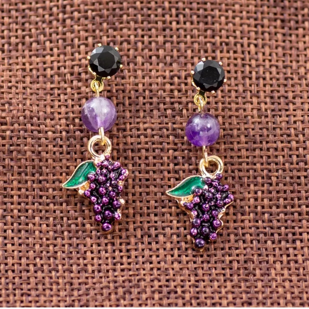 Gorgeous Rhinestone Pearl Purple Grape Earrings - Picture 4 of 6